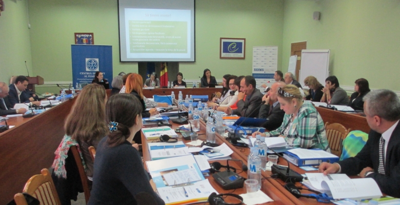 Judecători, procurori, avocaţi din Moldova, instruiţi în prevenirea şi combaterea violenţei în familie de către o echipă internaţională