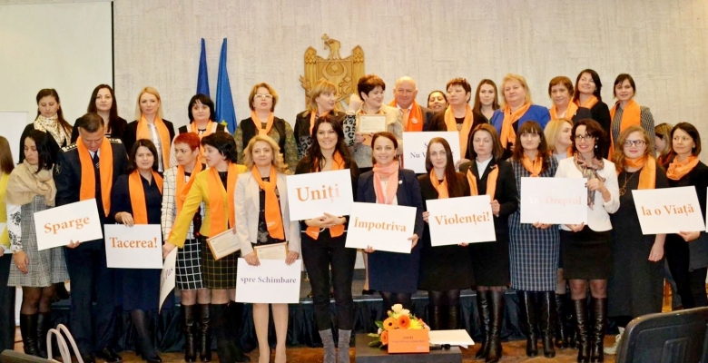 Discuția publică ”10 ani uniți împotriva violenței!” creează parteneriate strategice în vederea combaterii violenței față de femei și violenței în familie