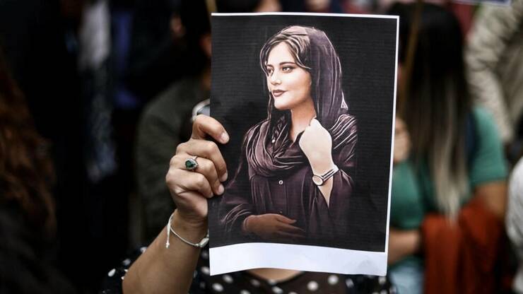 Tânăra iraniană Mahsa Amini a primit postum premiul principal pentru drepturile omului al Uniunii Europene