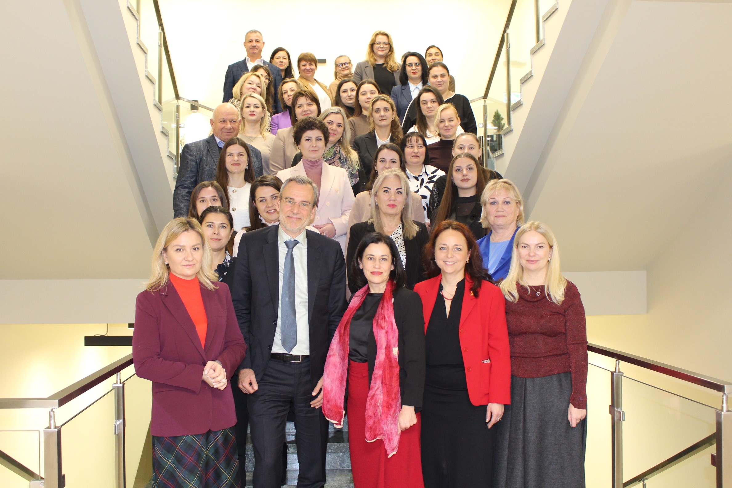 Impactul programelor de abilitare economică a supraviețuitoarelor violenței, discutate în cadrul mesei rotunde „Transformarea începe cu noi”